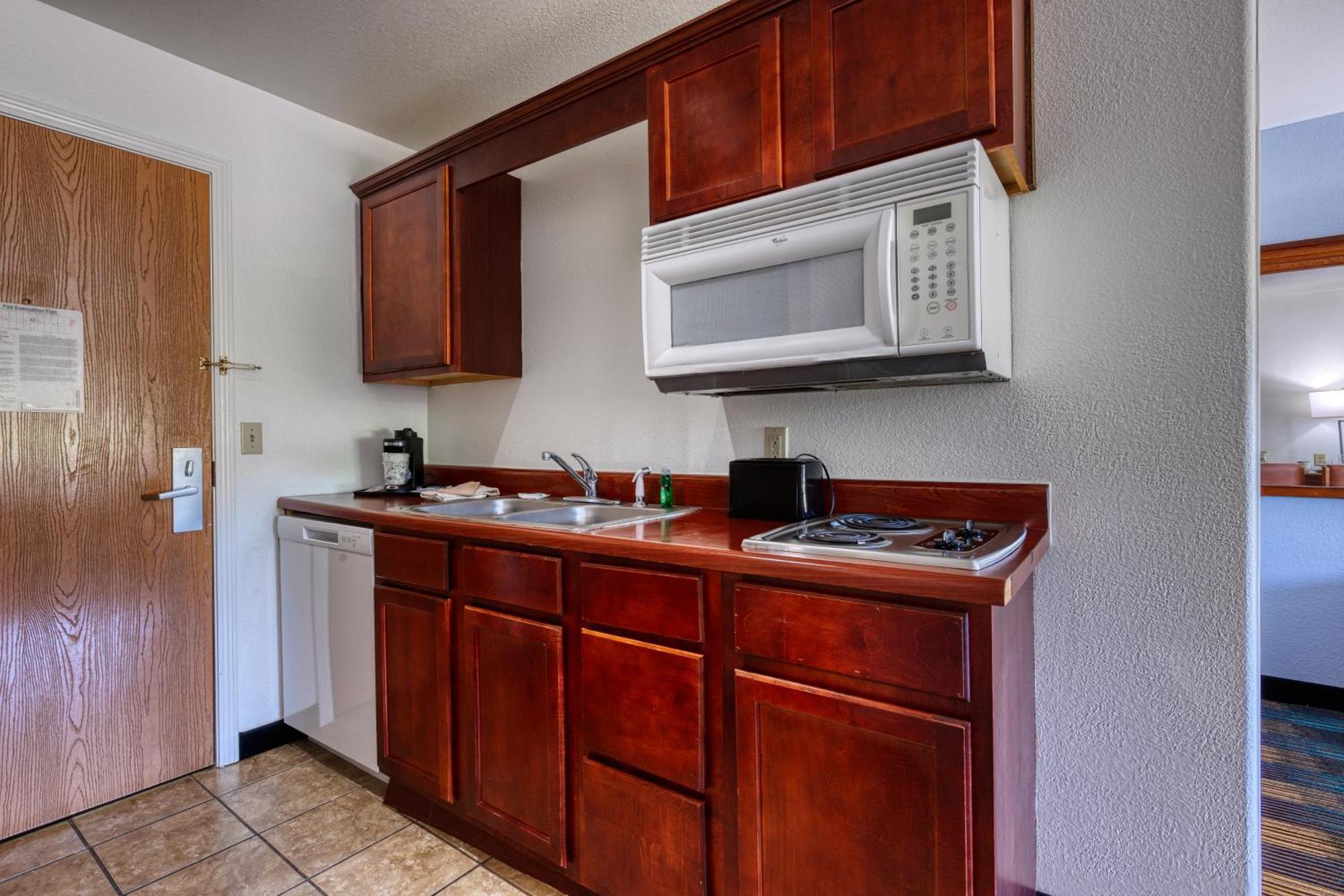 All Towne Suites Сейнт Робърт Екстериор снимка